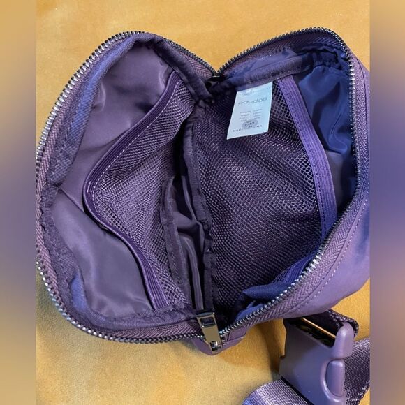 ODODOS Unisex Belt Bag with Adjustable Strap Fanny Pack Purple - Picture 3 of 5